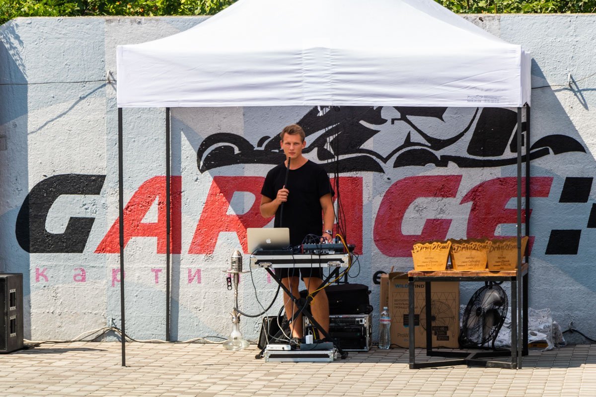 На мероприятии гостей порадовали рок-концертом