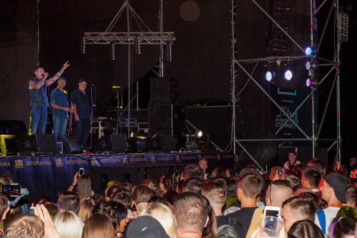 Во второй день фестиваля на главной сцене выступали такие группы, как Антитіла, Ляпис-98, Арсен Мирзоян и другие