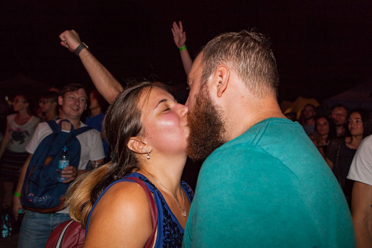 Знай, это любовь, сердце не прячь, амур не промажет