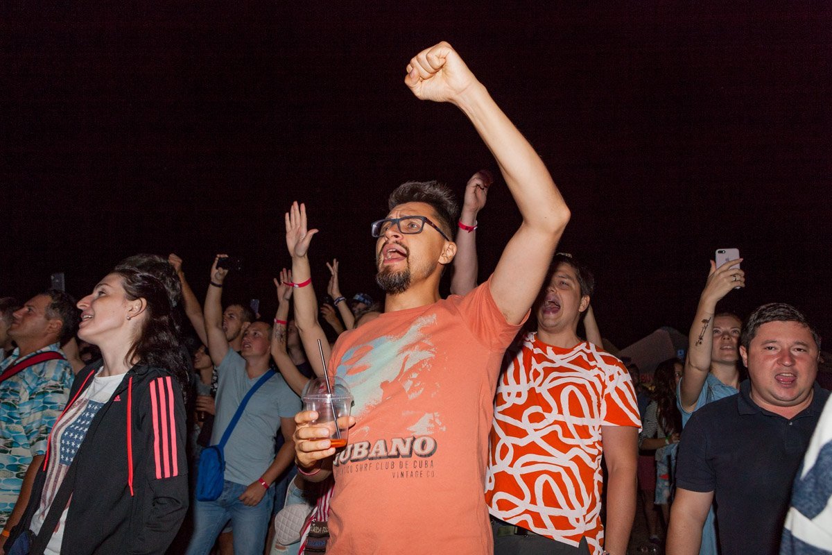 Рубиновые части, солнца зари, рубят злые страсти, сжигают внутри