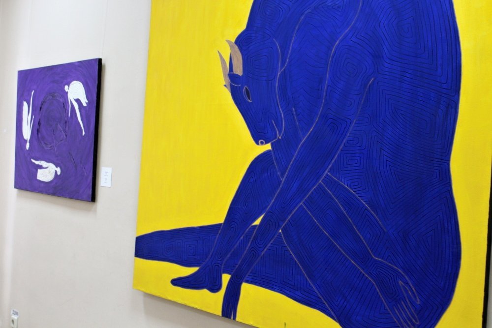 В экспозиции объединены около сорока живописных полотен художницы