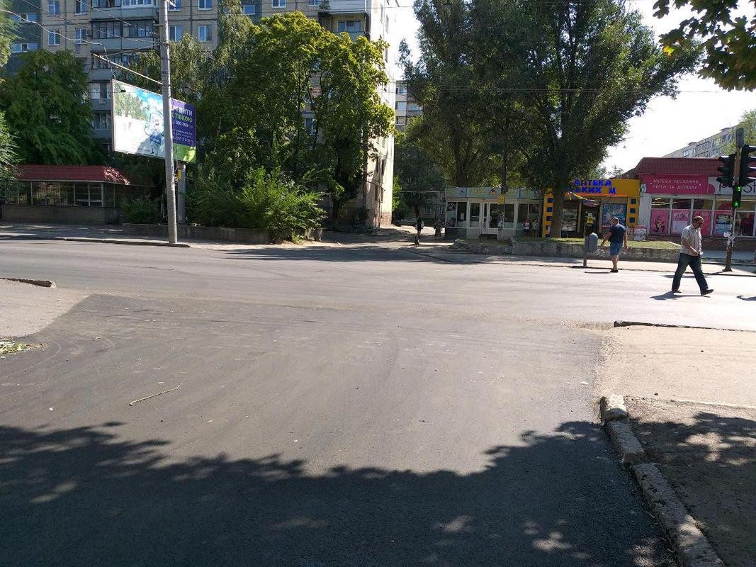 Ремонт дороги проходит во дворах домов 64-68 на улице Калиновой Ремонт дороги проходит во дворах домов 64-68 на улице Калиновой