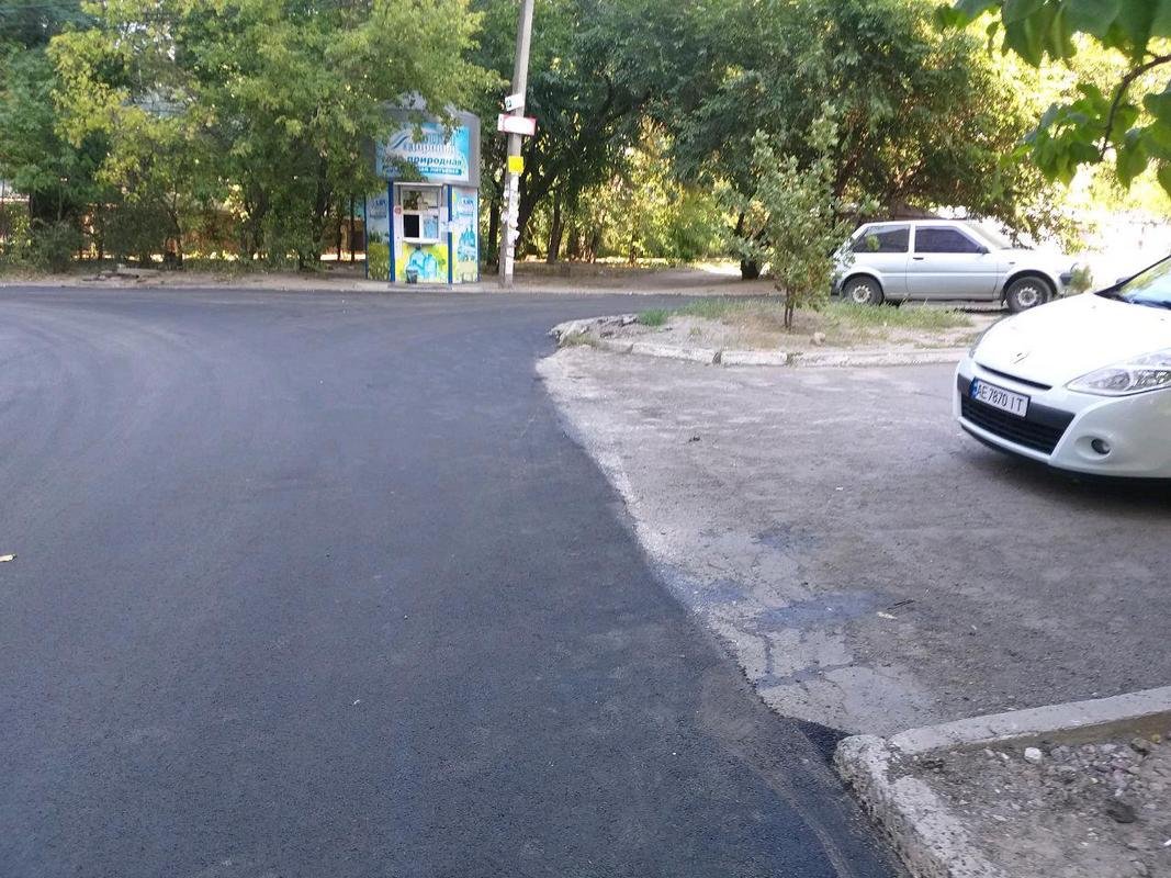 Стык старого и нового асфальта Стык старого и нового асфальта