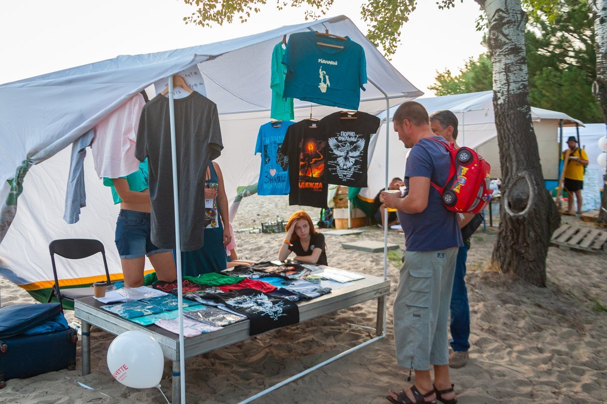 На территории действовала ярмарка