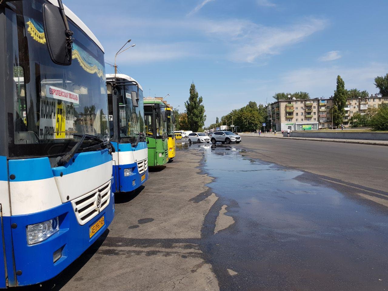 На проспекте Петра Калнышевского прорвало канализацию На проспекте Петра Калнышевского прорвало канализацию