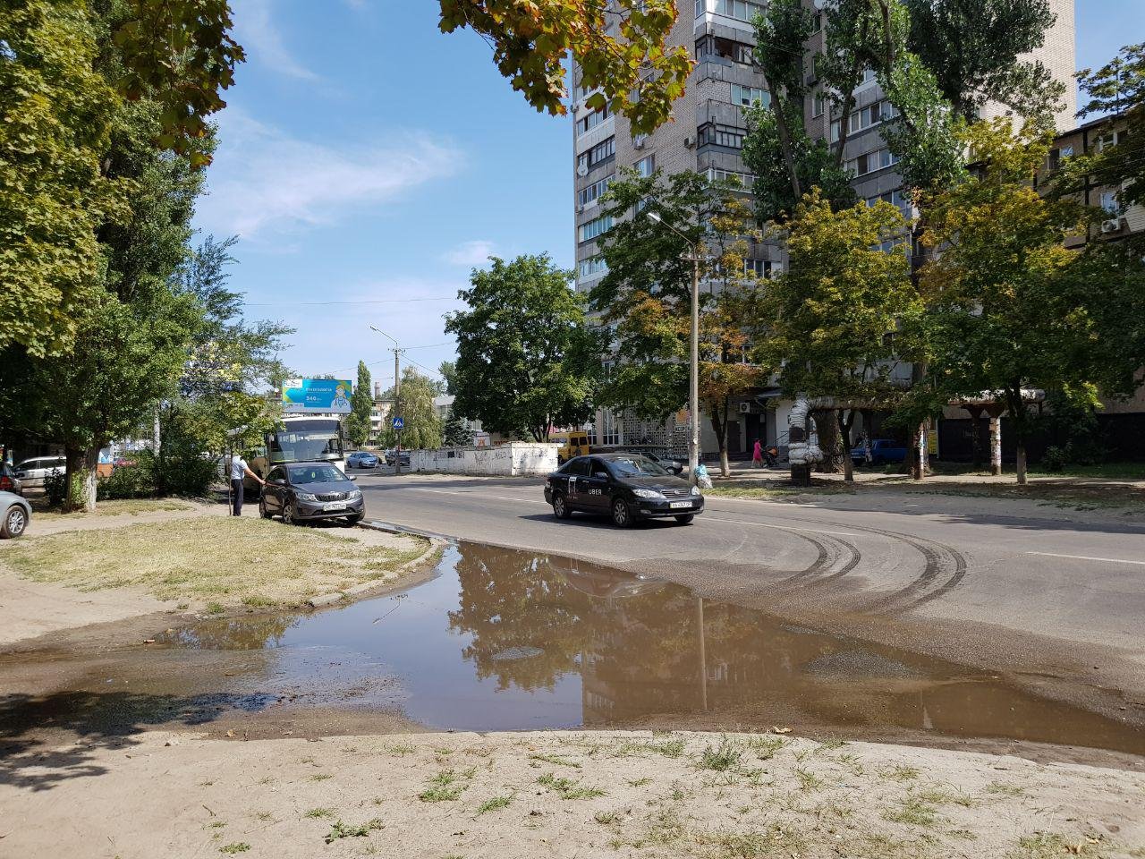 На улице стоит неприятных запах На улице стоит неприятных запах