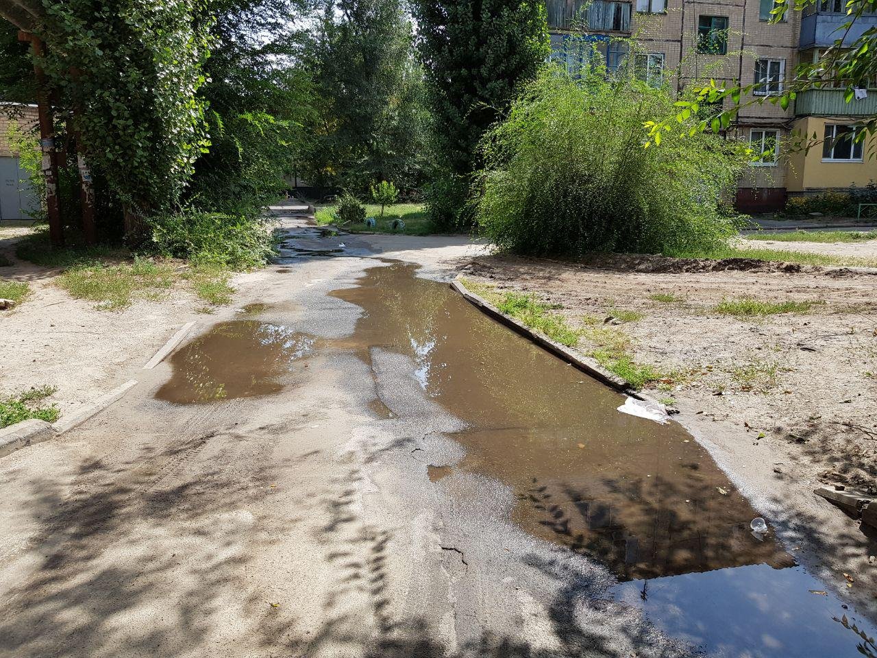 На месте ожидают приезда коммунальных служб На месте ожидают приезда коммунальных служб