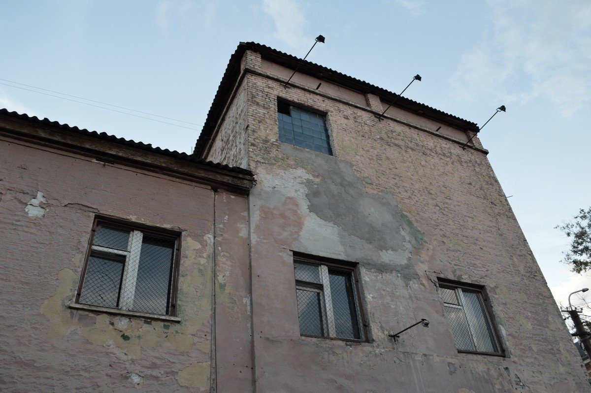 Из какого окна не глянь, увидишь одно и то же - лето прошло Из какого окна не глянь, увидишь одно и то же - лето прошло