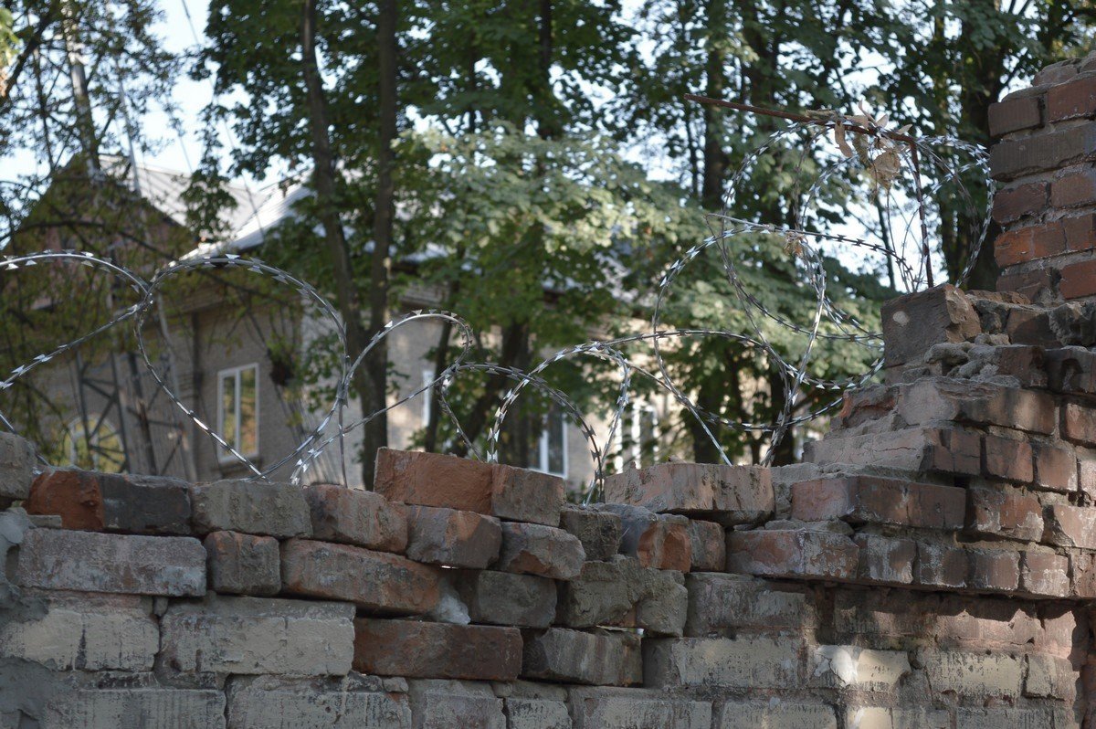 Тебе никогда не покинуть это место Тебе никогда не покинуть это место