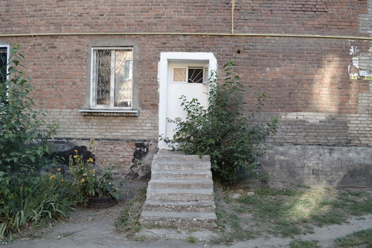 Перед тобой закрыты все двери. Более того, даже дверей нет. Перед тобой закрыты все двери. Более того, даже дверей нет.