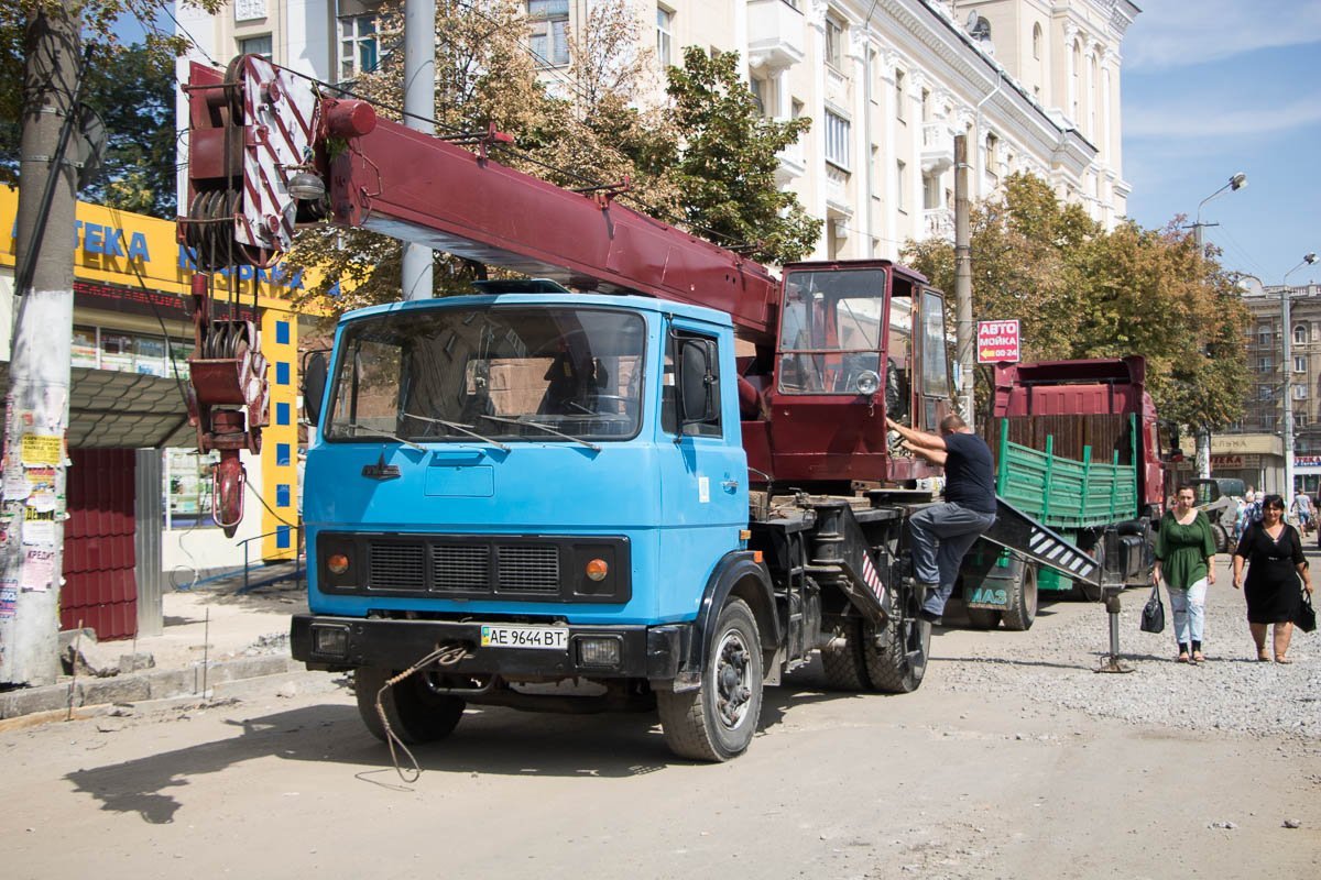 Несмотря на жару, работа здесь кипит