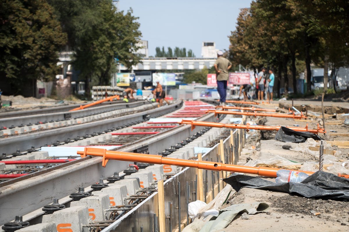 Главный инженер обещает, что работы закончат в конце октября