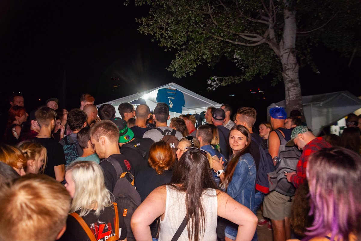 Очередь за автографами