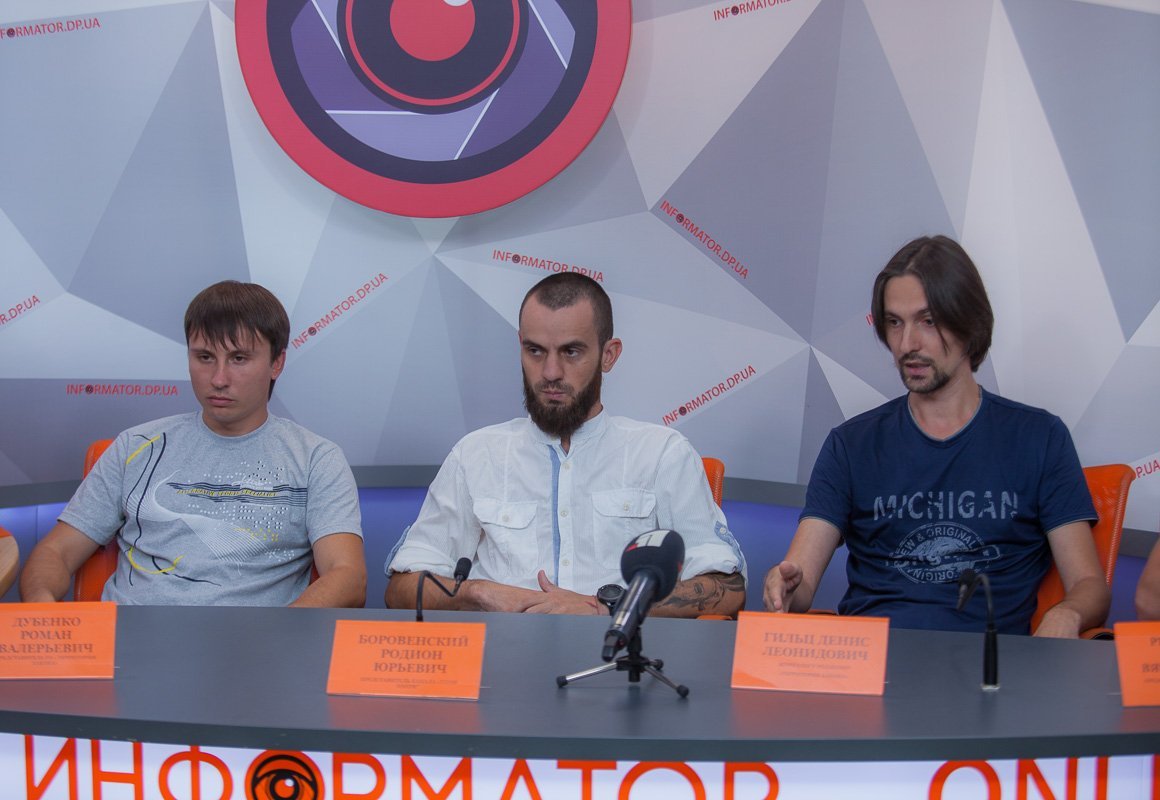 Юбилейный "на контакт" не идет