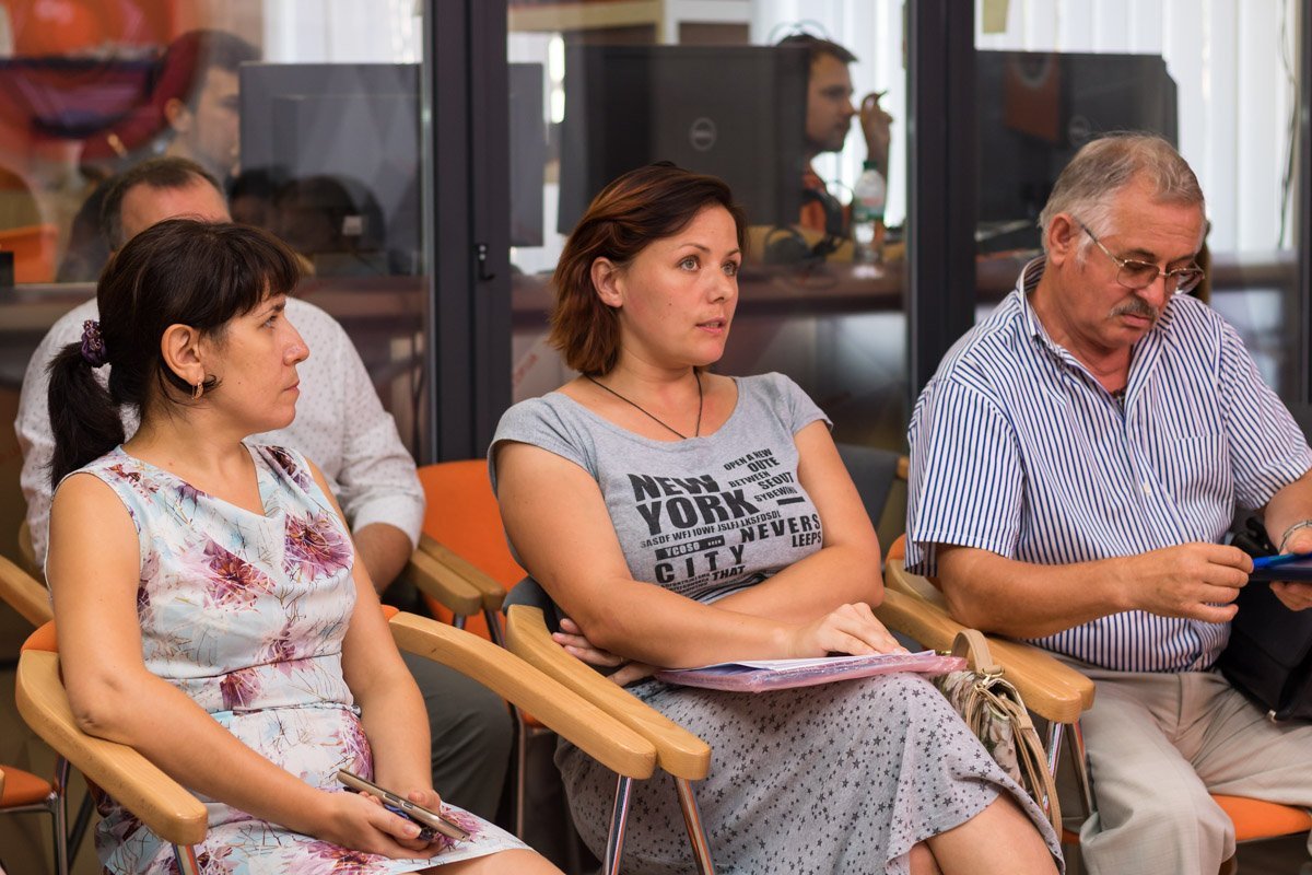 Участники круглого стола приняли решение заставить чиновников ответить на вопросы общественности Участники круглого стола приняли решение заставить чиновников ответить на вопросы общественности