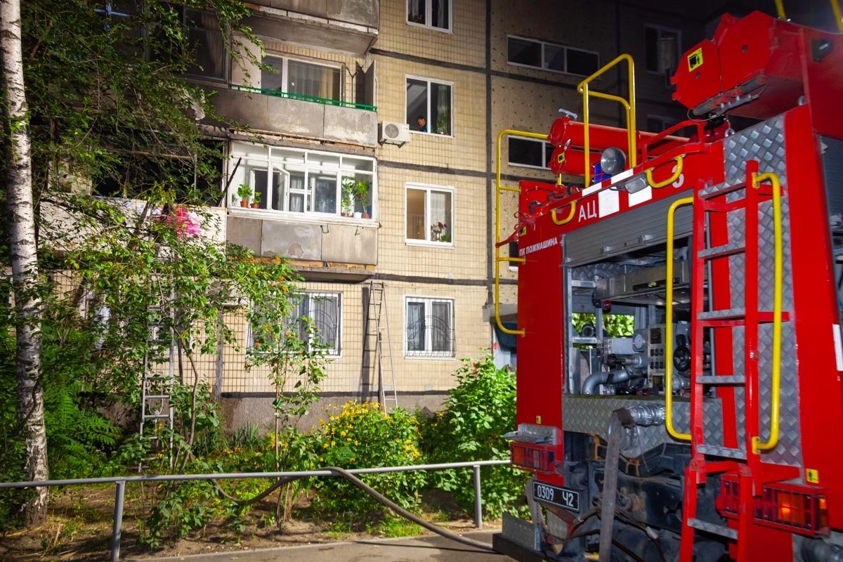 На улице Калиновой, 65, загорелась квартира в многоэтажке