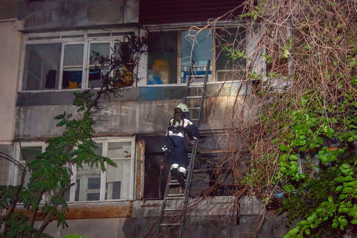 Огонь перекинулся также на соседние квартиры