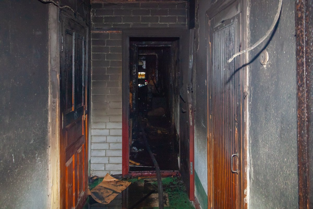 Весь подъезд был задымлен