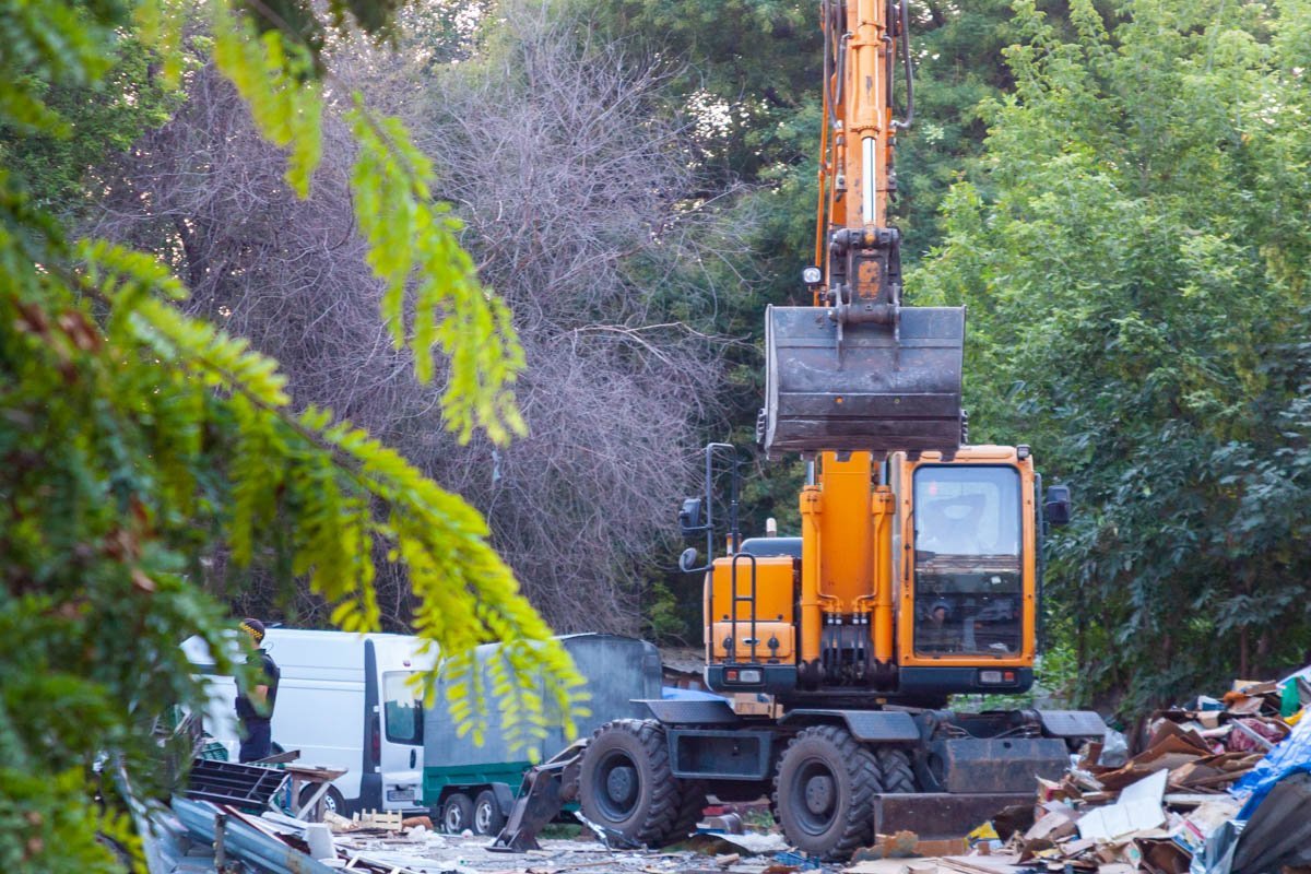 Работы здесь идут с ночи Работы здесь идут с ночи