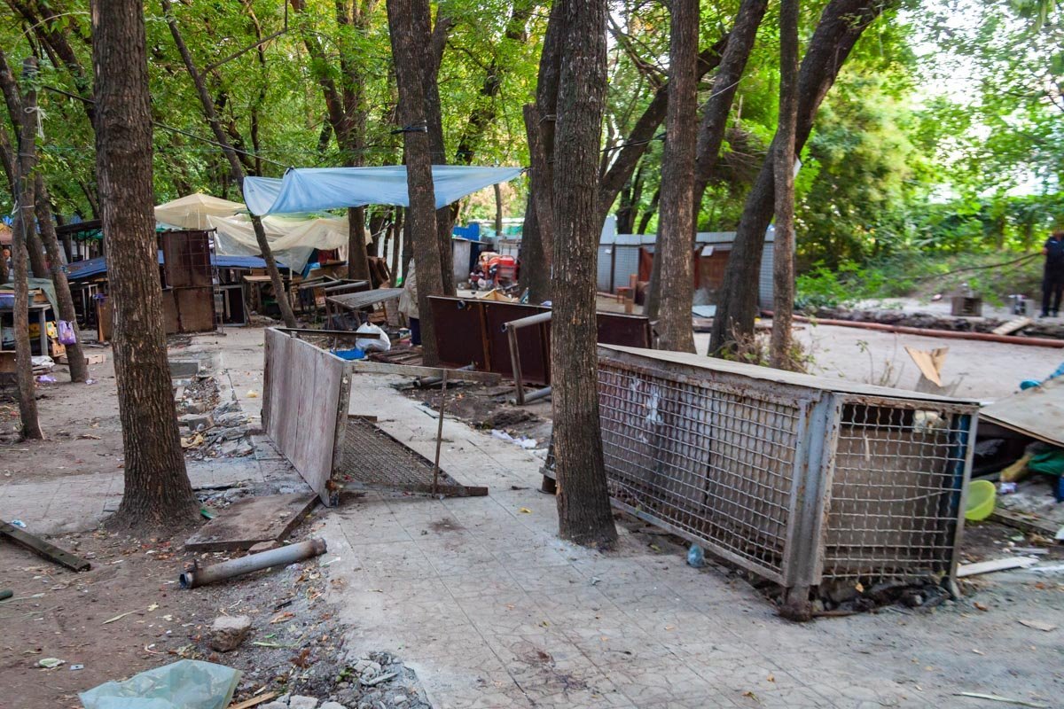 Демонтаж проходит на улице Комбрига Петрова Демонтаж проходит на улице Комбрига Петрова