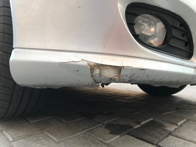 В центре Днепра под автомобилем провалился тротуар 2