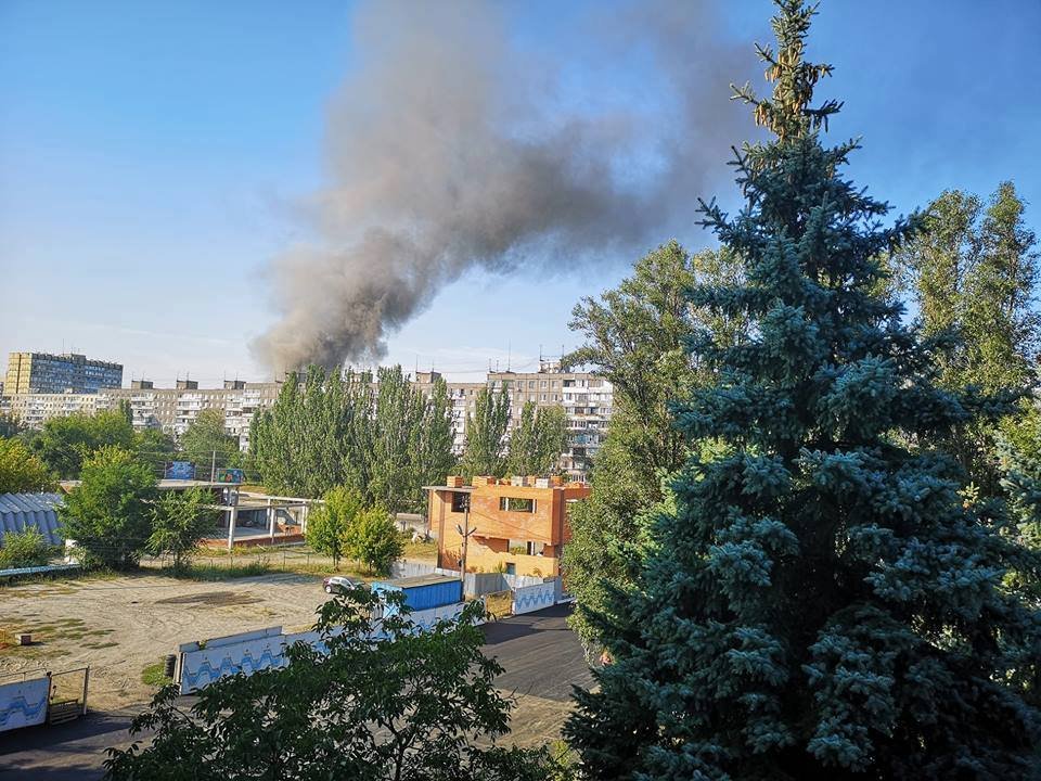 Около 17:00 часть Левого берега охватил дым Около 17:00 часть Левого берега охватил дым