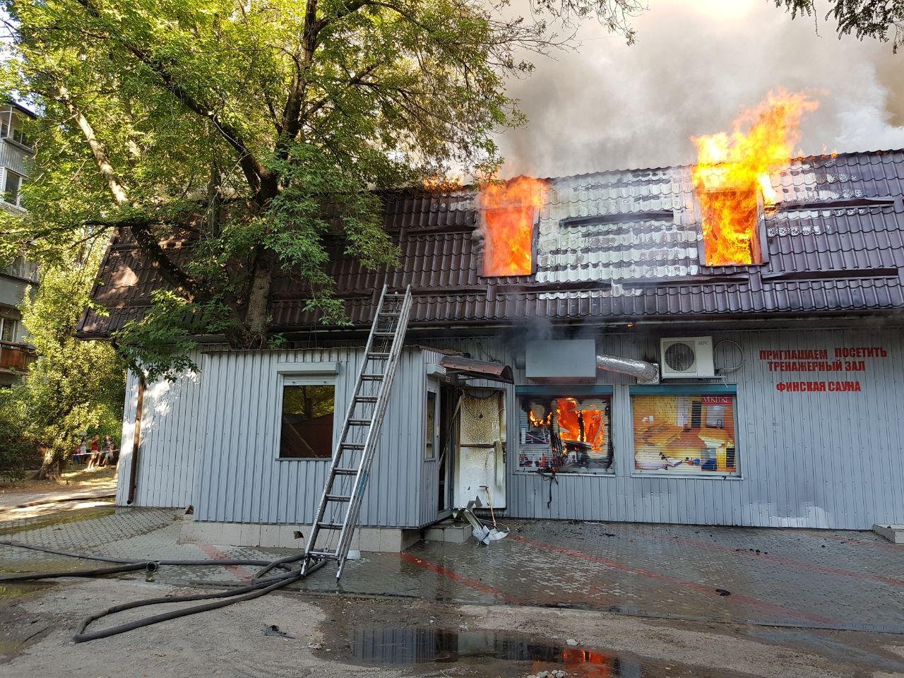 В здании расположены сауна и тренажерный зал В здании расположены сауна и тренажерный зал