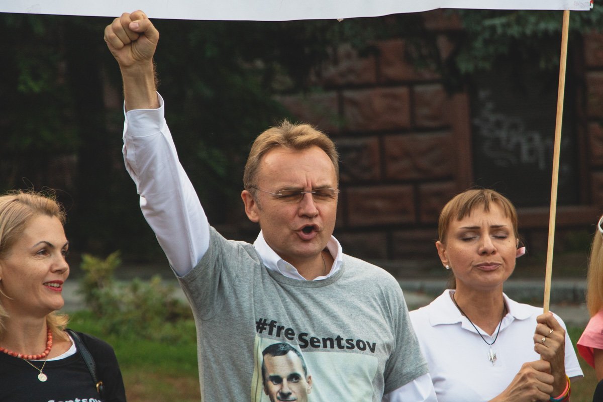 Активисты, политики и волонтеры собрались, чтобы поддержать всех политических заключенных Активисты, политики и волонтеры собрались, чтобы поддержать всех политических заключенных