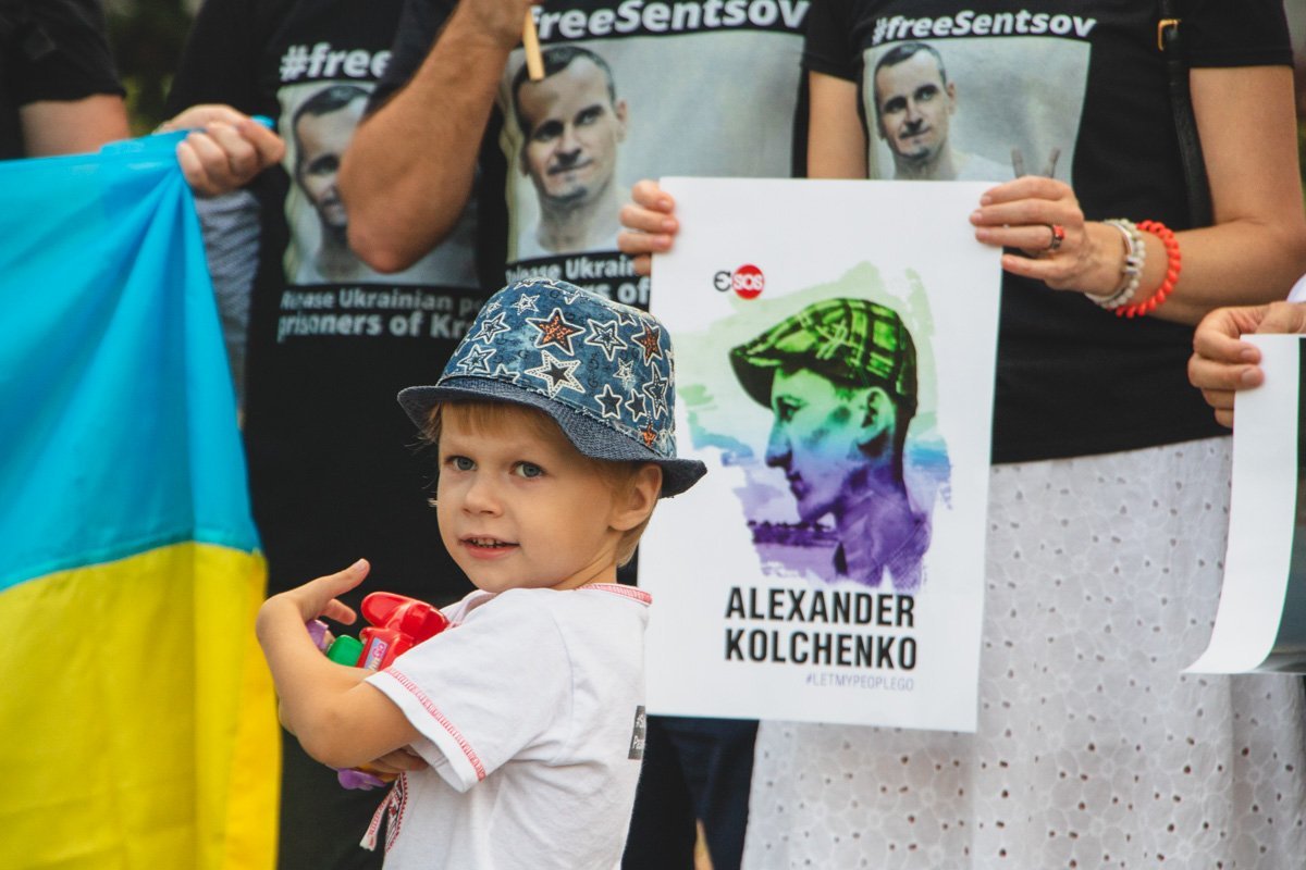 Несмотря на то,что людей было немного, акция прошла в достаточно теплой атмосфере Несмотря на то,что людей было немного, акция прошла в достаточно теплой атмосфере