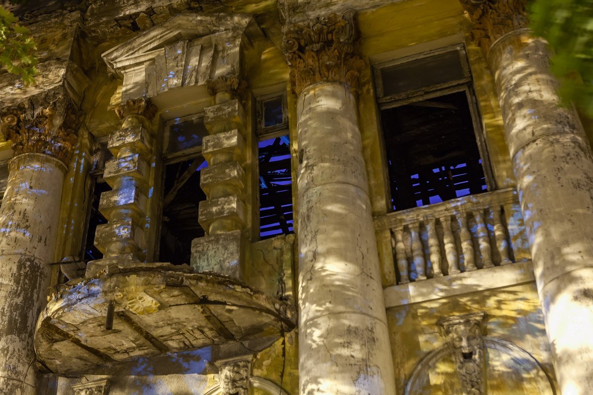 Когда-то здесь находилась одна из самых известных в городе аптек