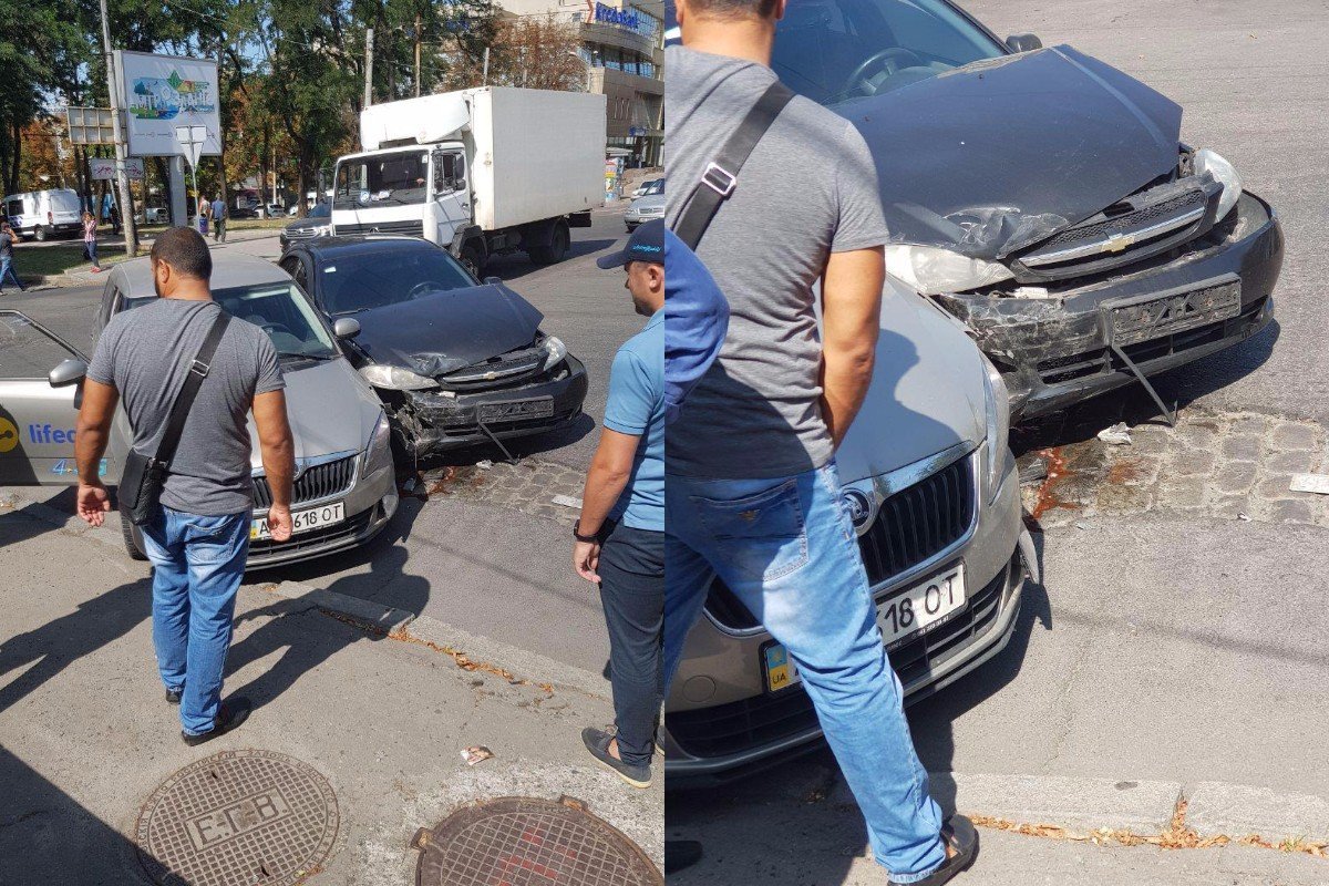 На перекрестке проспекта Дмитрия Яворницкого и Гоголя произошло ДТП На перекрестке проспекта Дмитрия Яворницкого и Гоголя произошло ДТП