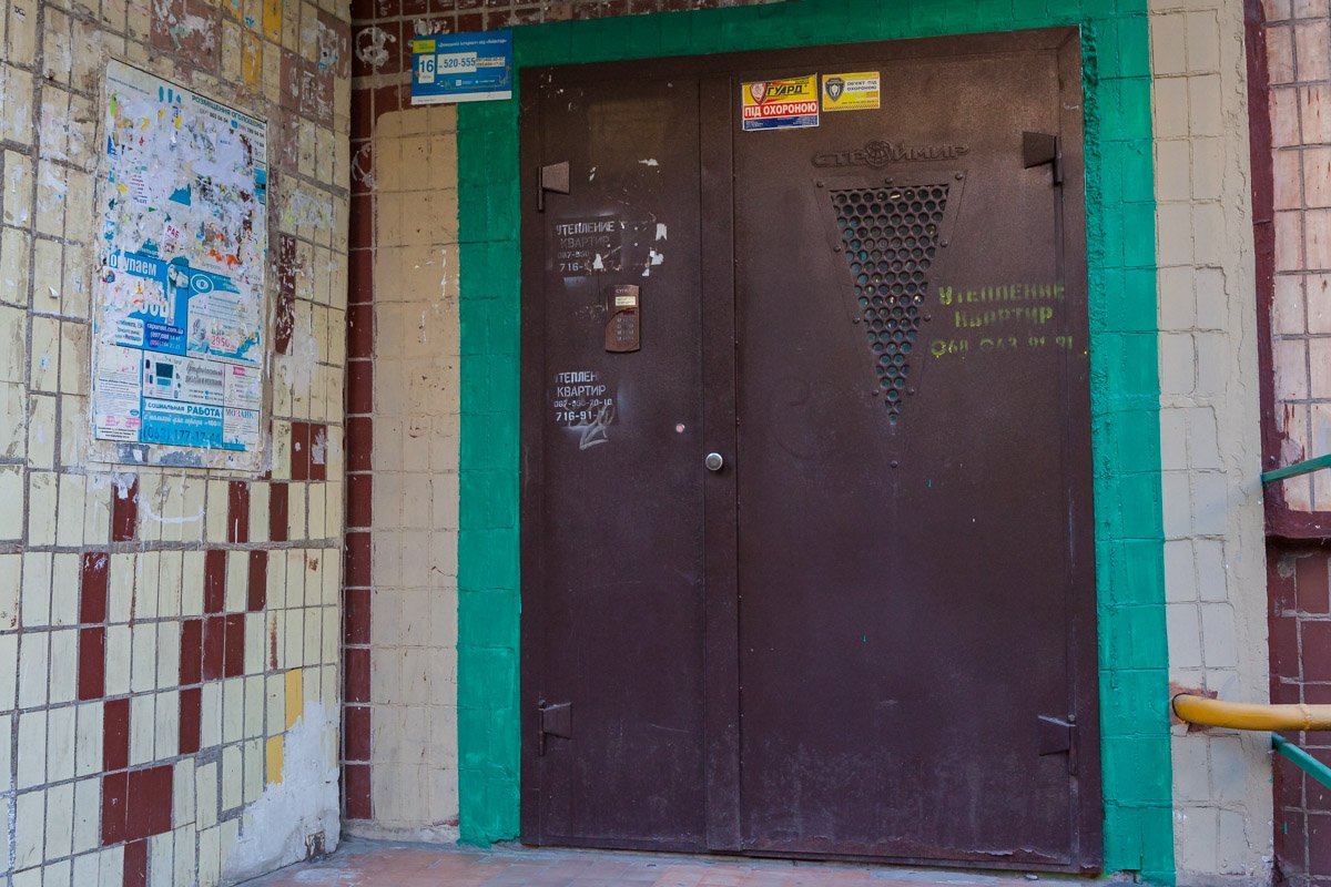 Одна из квартир, расположенных на проспекте Героев, 4, стала настоящим полем боя Одна из квартир, расположенных на проспекте Героев, 4, стала настоящим полем боя