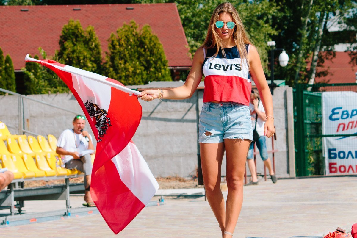 В соревнованиях принимают участие около 140 спортсменов до 17 лет из более 20 стран В соревнованиях принимают участие около 140 спортсменов до 17 лет из более 20 стран