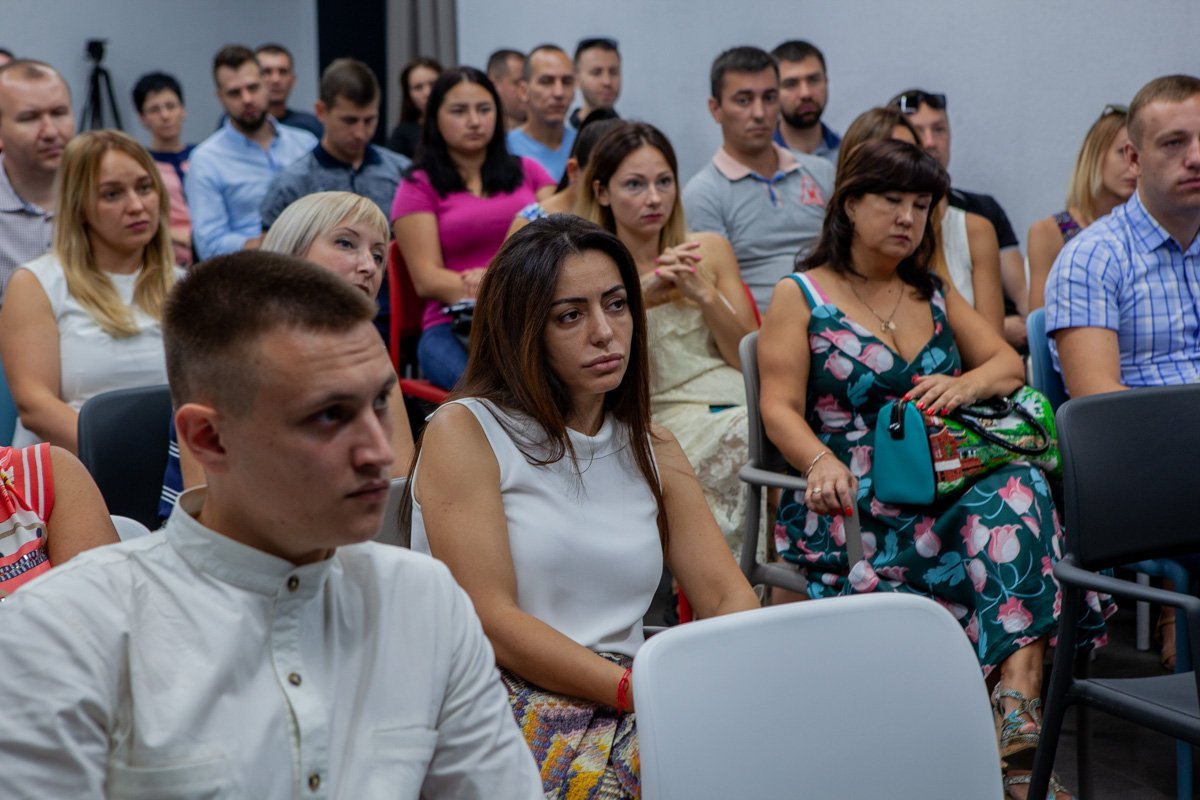 Все присутствующие были риэлторами, которых волновал вопрос регламентации деятельности агента по недвижимости в Украине