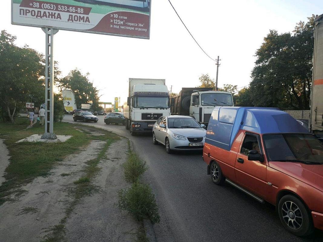 Авария спровоцировала огромную пробку Авария спровоцировала огромную пробку