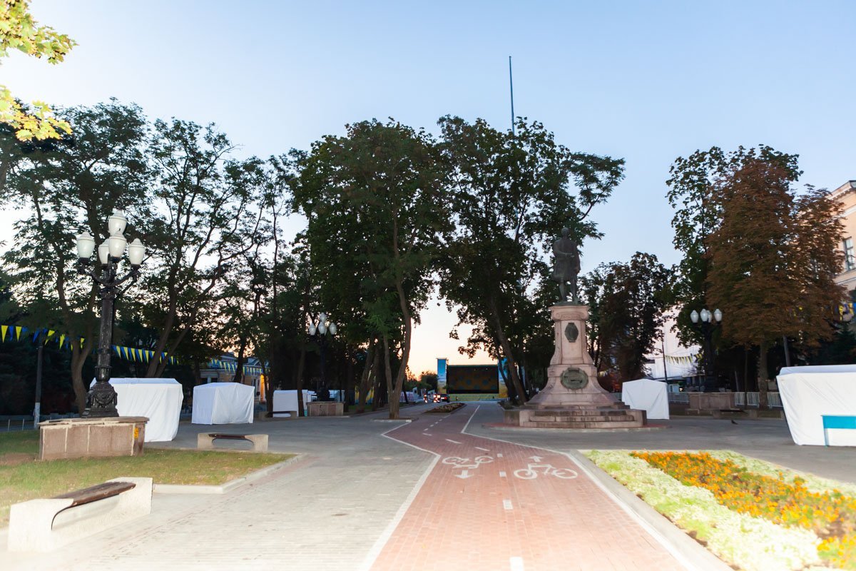 Пока здесь не так людно  Пока здесь не так людно