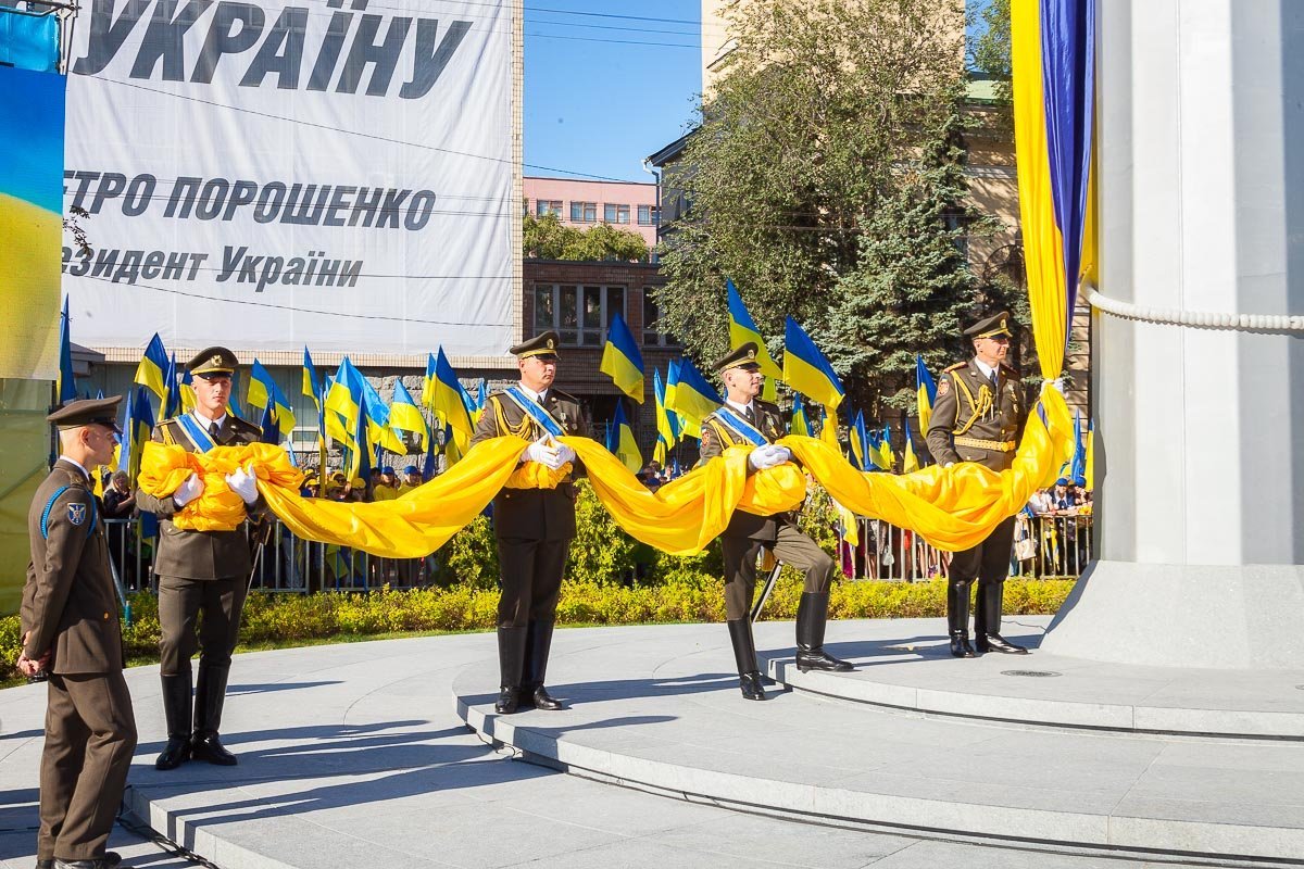 Размер флага 12 на 18 метров Размер флага 12 на 18 метров