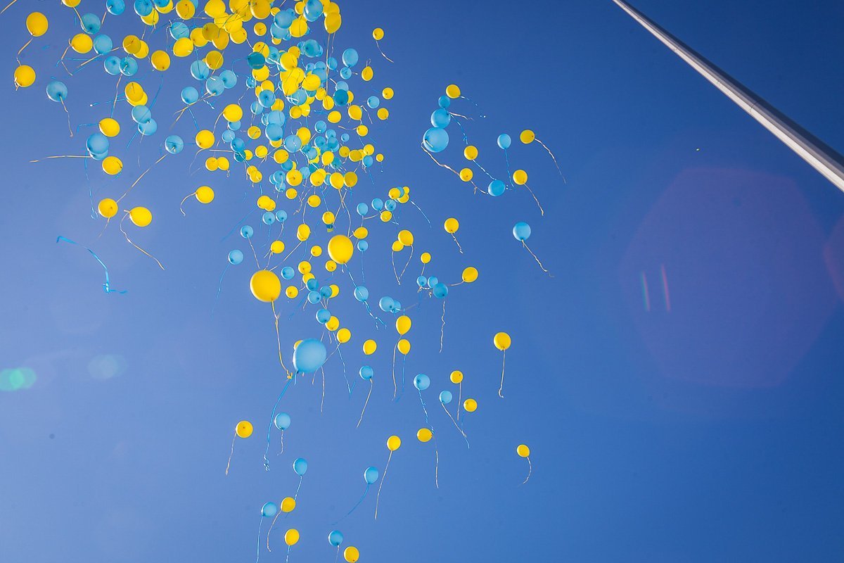 Днепр празднует День государственного флага Днепр празднует День государственного флага