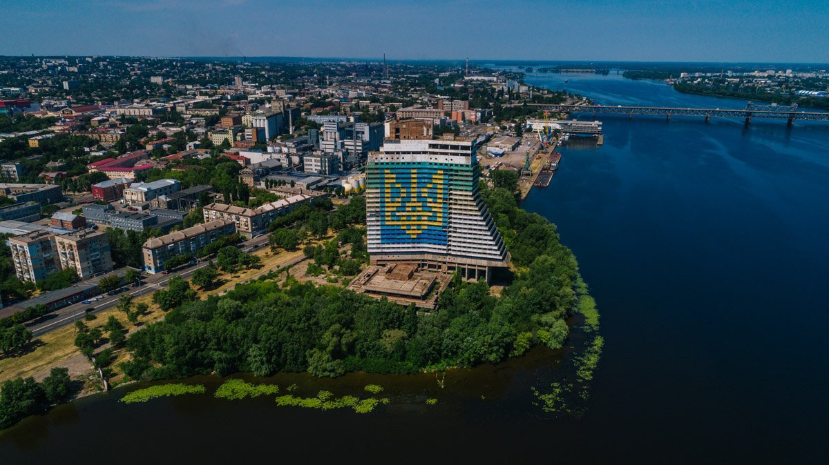 Недостроенная гостиница "Парус" с богатой историей Недостроенная гостиница "Парус" с богатой историей