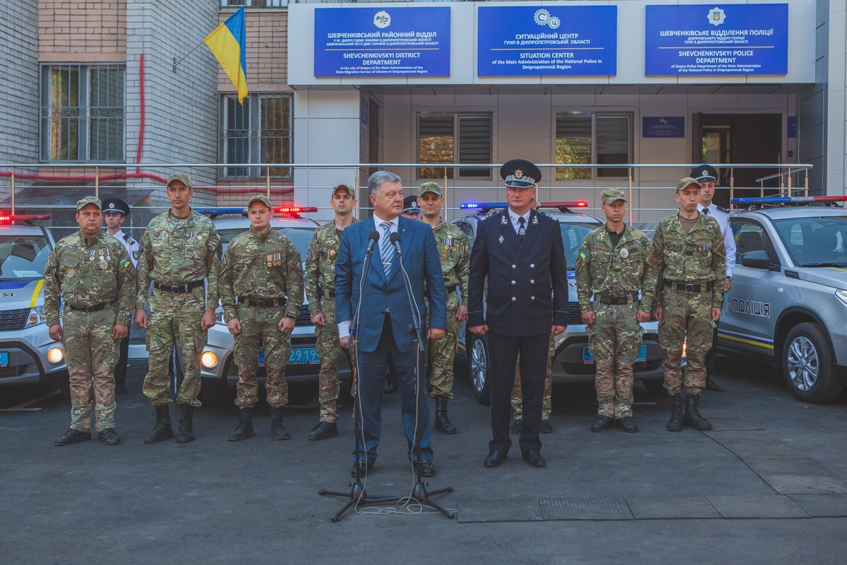 23 августа Президент Украины Петр Порошенко приехал в Днепр с рабочим визитом 23 августа Президент Украины Петр Порошенко приехал в Днепр с рабочим визитом