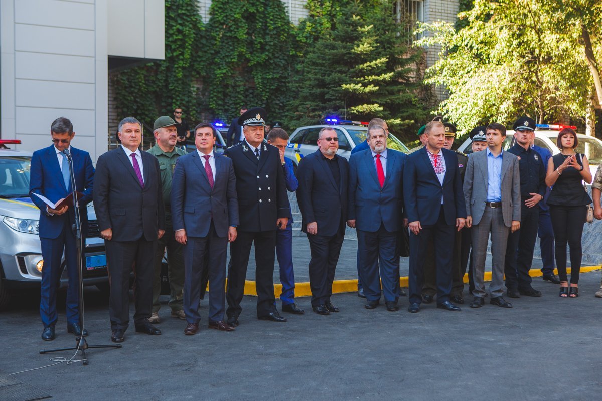 С Президентом приехали также министр внутренних дел Арсен Аваков и Глава Национальной полиции Сергей Князев С Президентом приехали также министр внутренних дел Арсен Аваков и Глава Национальной полиции Сергей Князев