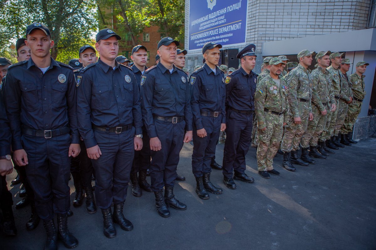Поскольку в Шевченковском ОП открылся Ситуационный центр, Петр Порошенко ознакомился с ним Поскольку в Шевченковском ОП открылся Ситуационный центр, Петр Порошенко ознакомился с ним