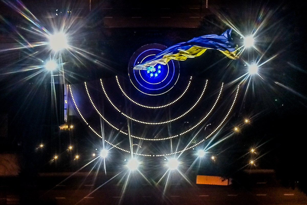 С высоты птичьего полета флаг Украины выглядит величественно С высоты птичьего полета флаг Украины выглядит величественно