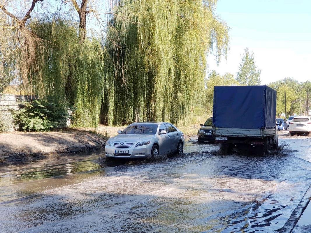 Причина - прорыв водопроводной трубы Причина - прорыв водопроводной трубы