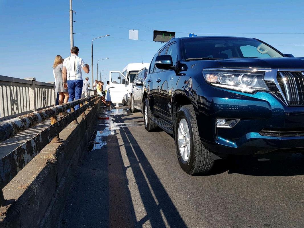 Водители и пассажиры внедорожников не пострадали Водители и пассажиры внедорожников не пострадали