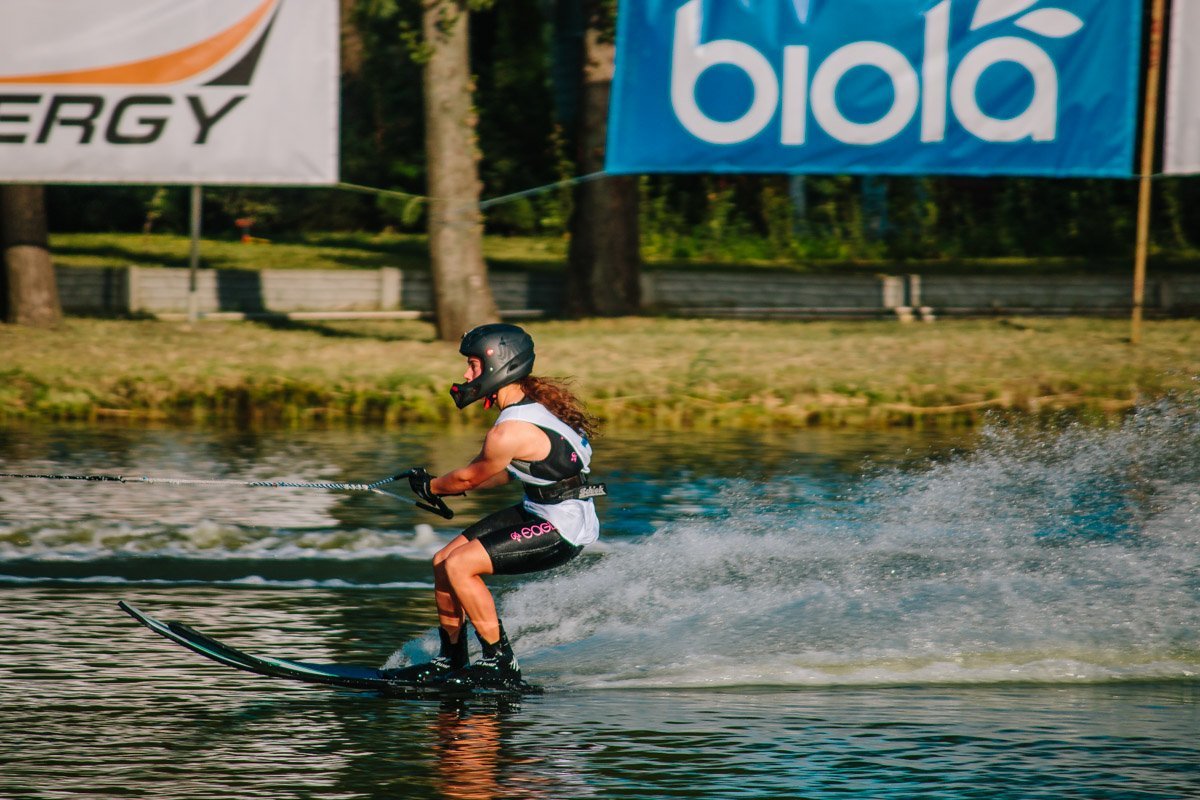 На стадионе есть трассы, видеонаблюдение, буи, трамплины