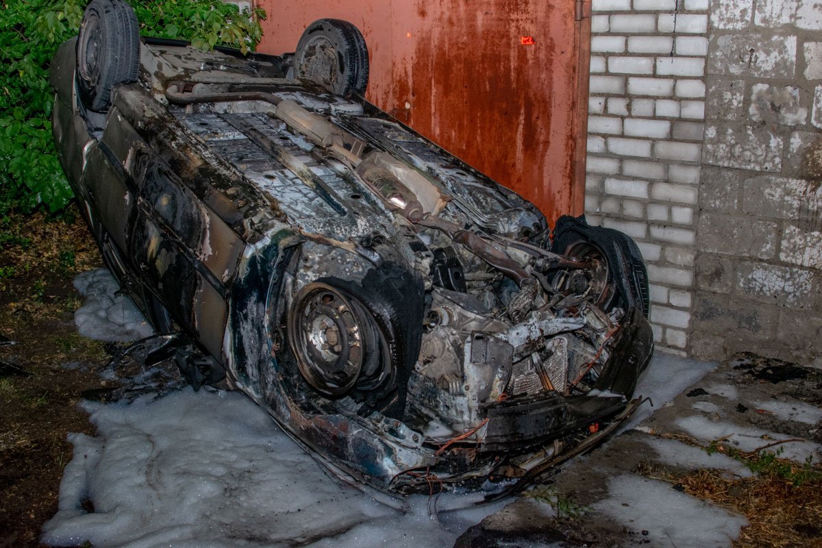 Daewoo Lanos получил серьезные повреждения Daewoo Lanos получил серьезные повреждения