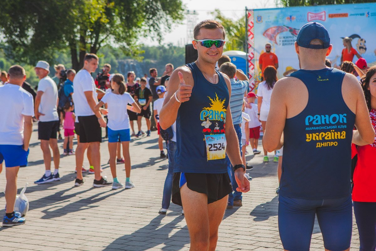 Утро в Днепре началось с забега в вышиванках Утро в Днепре началось с забега в вышиванках