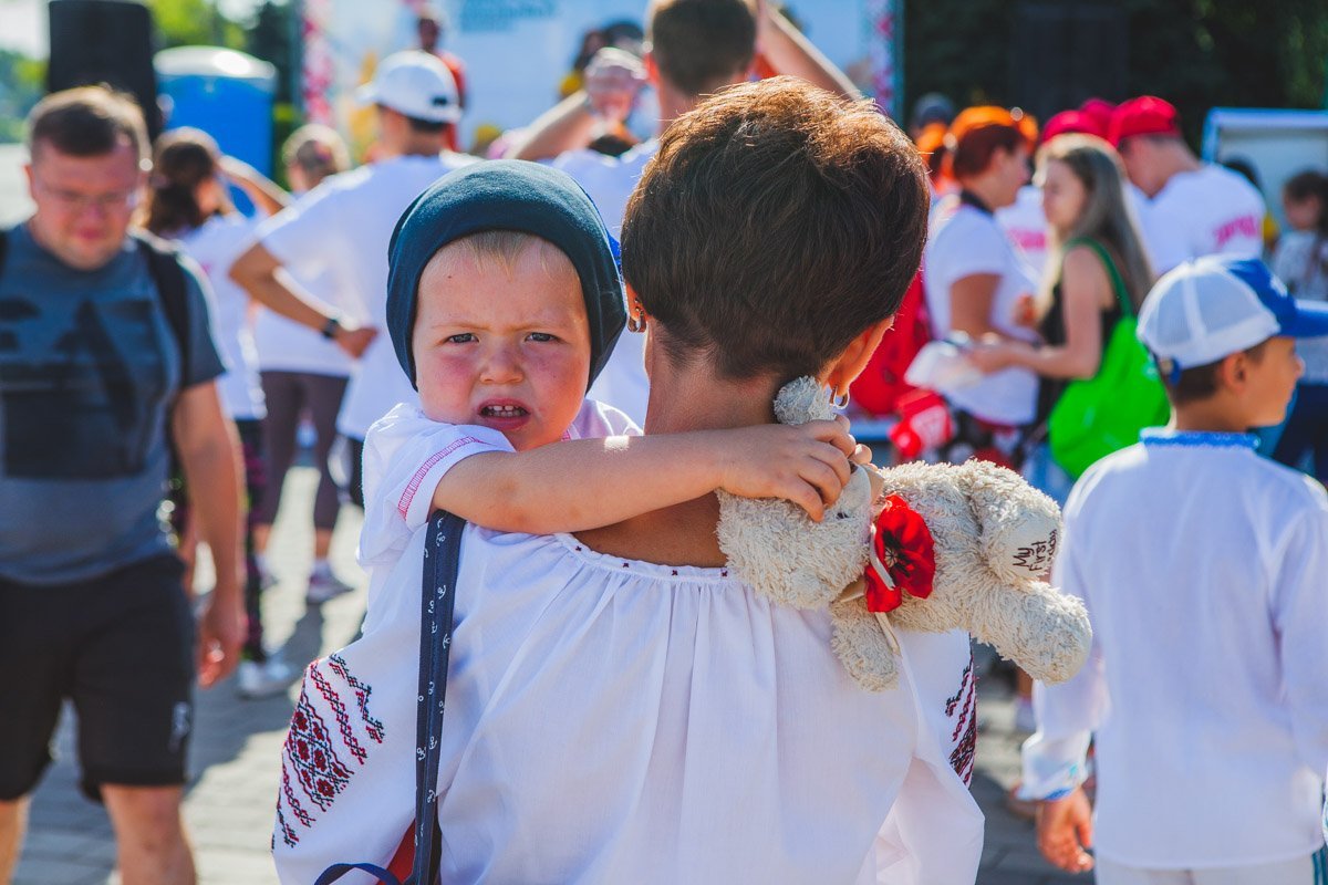 Многие горожане пришли отметить праздник на набережную Многие горожане пришли отметить праздник на набережную