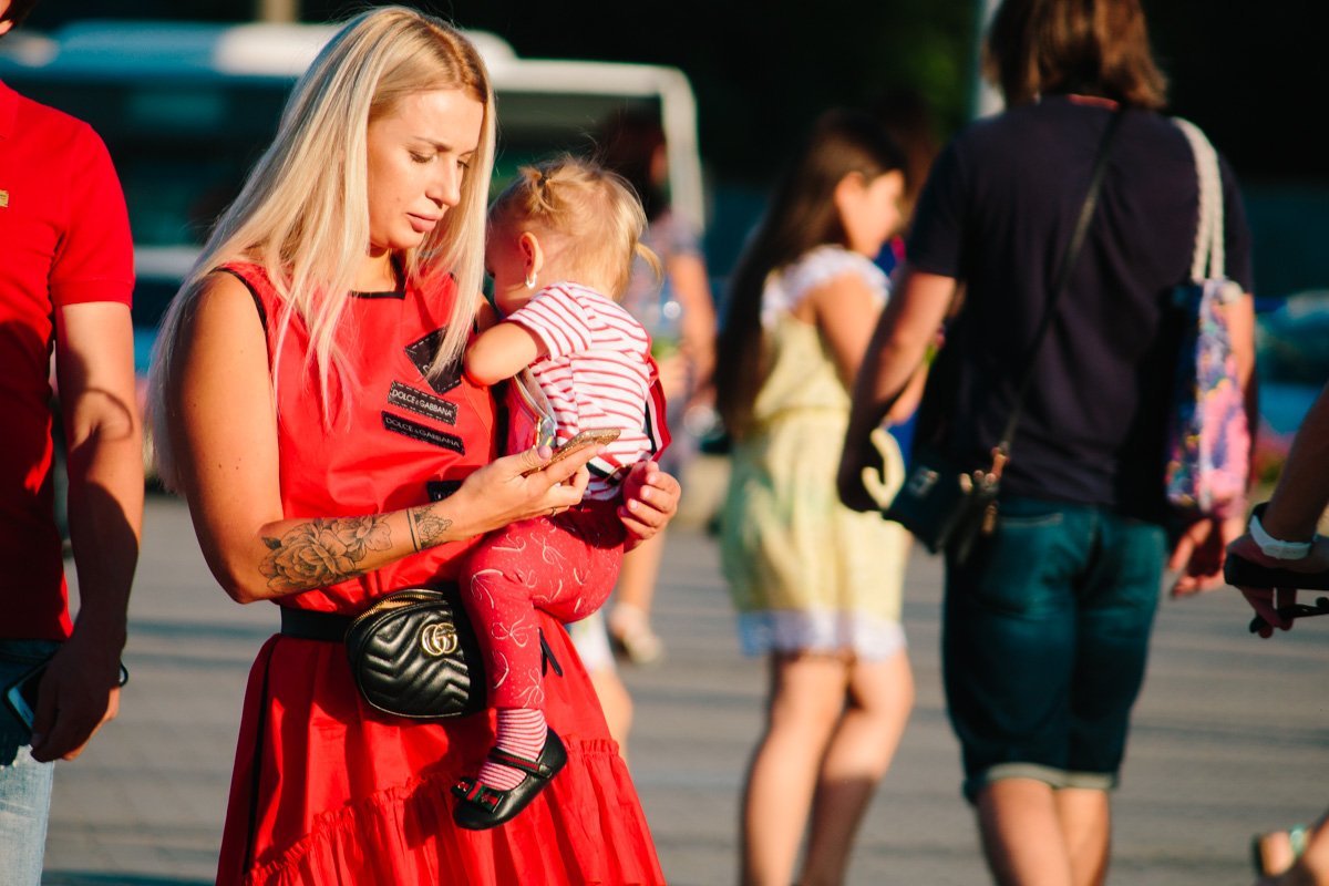 В теплых объятиях мамы